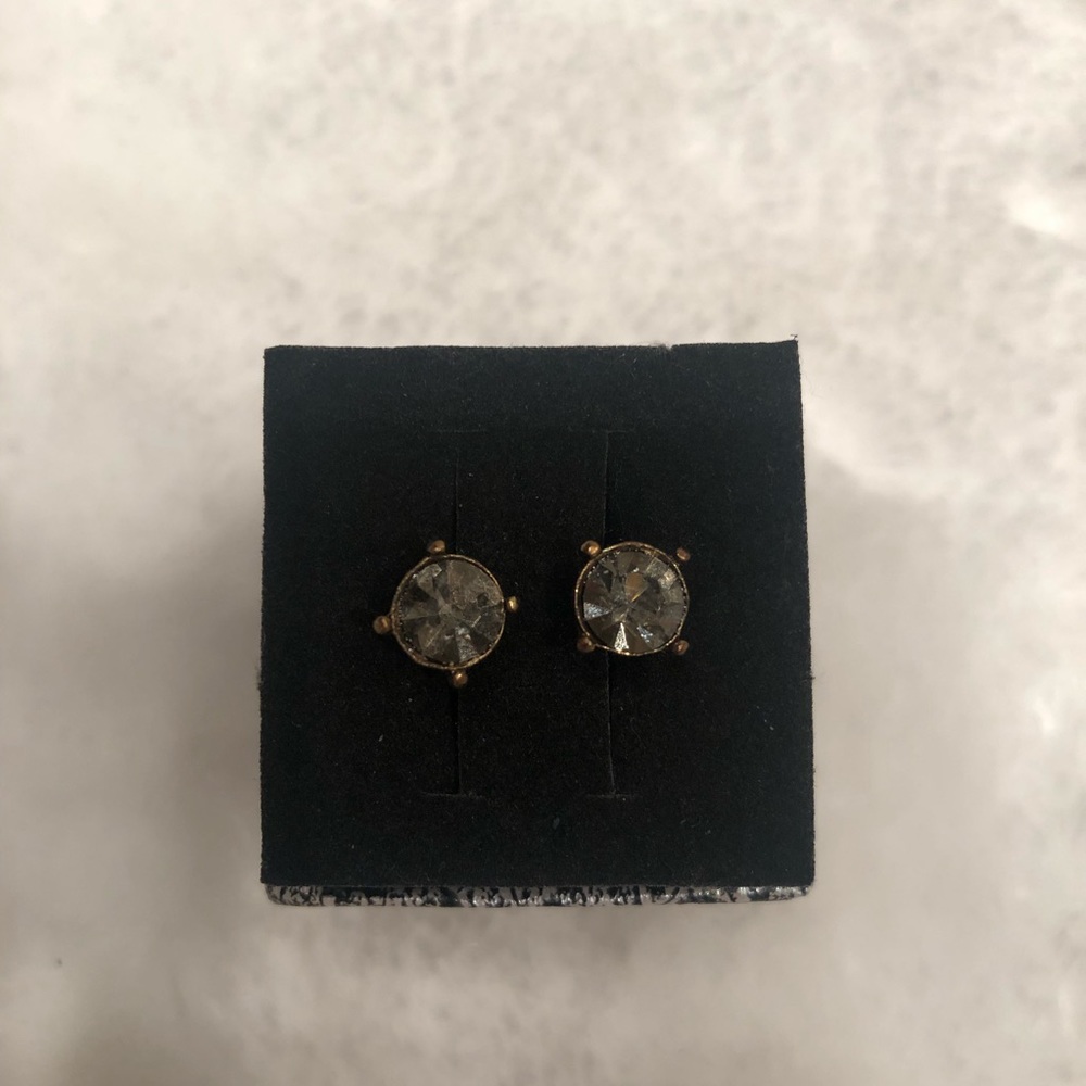 Stunning graphite coloured studs.
